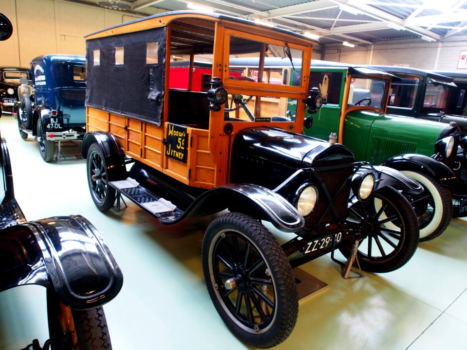 1923_Ford_Model_T_Passenger_Bus_pic6
