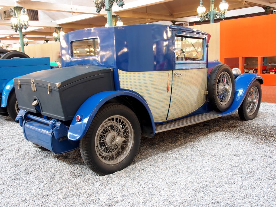 1927_Bugatti_Coupé_Type_44,_8_cylinder,_2992cm3,_80hp,_140kmh,_photo_2