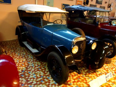 1922_Delahaye_87,_10CV,_4cyl,_4_seater_tourer,_at_the_Musée_Automobile_de_Vendée_pic-2