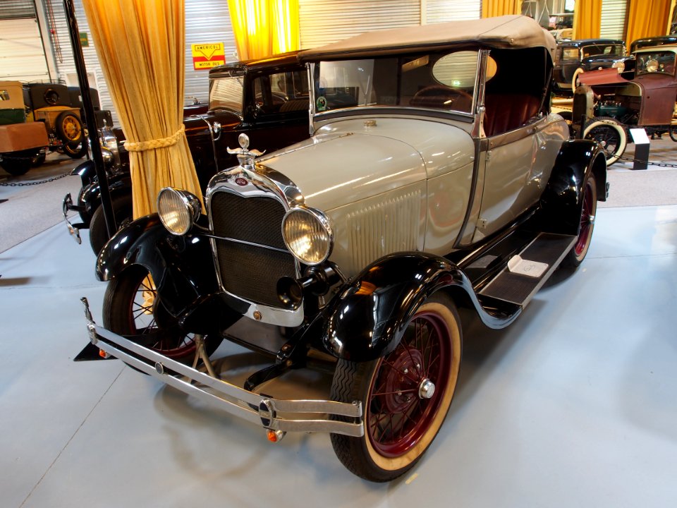 1927_Ford_A_40A_Standard_Roadster_pic1
