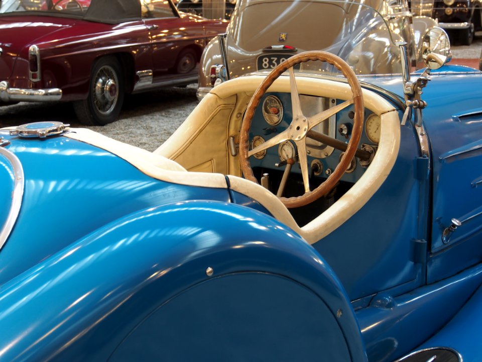 1927_Bugatti_sport_35B,_8_cylinder,_140hp,_2261cm3,_210kmh,_photo_3