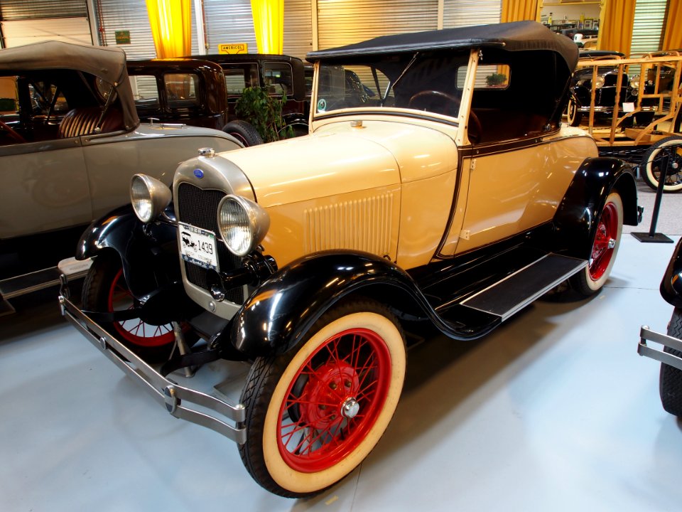 1928_Ford_A_40A_Sport_Standard_Roadster_pic1