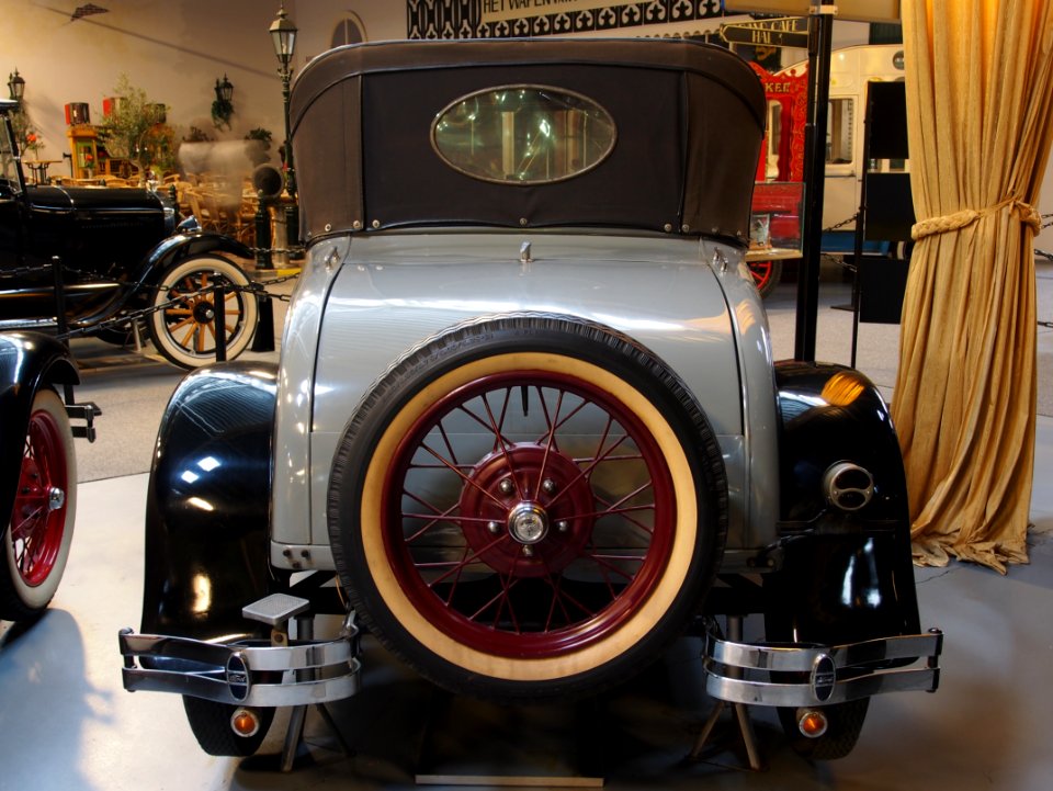 1927_Ford_A_40A_Standard_Roadster_pic4