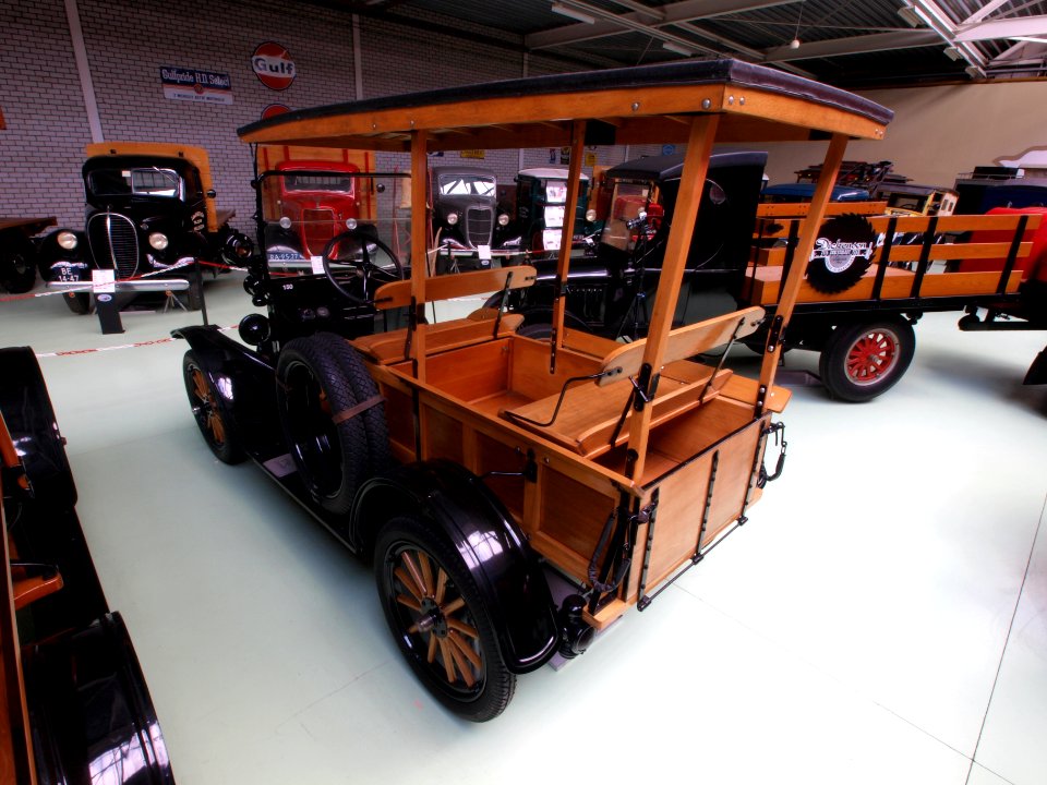 1921_Ford_T_Personenbus_pic2
