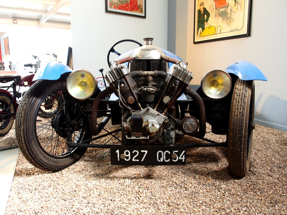 1927_Darmont_7cv_cyclecar,_Musée_de_la_Moto_et_du_Vélo,_Amneville,_France,_pic-005