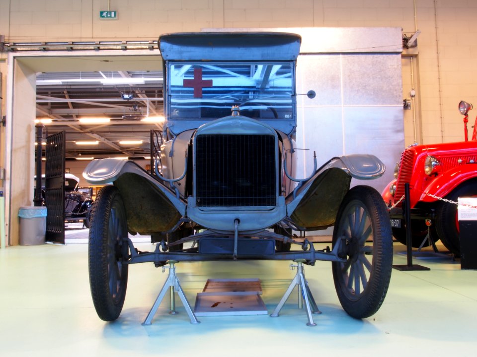 1921_Ford_T_Ambulance_pic3