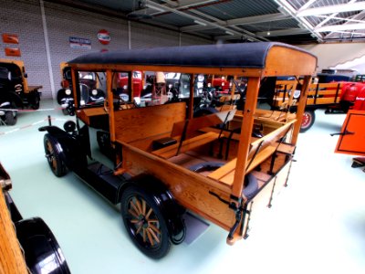 1922_Ford_Model_T_Passenger_Bus_pic4