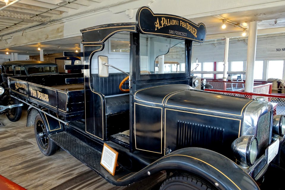 1928_GMC_truck_for_Paladini_Fish_Co._-_Eureka_-_Hyde_Street_Pier_-_San_Francisco,_CA_-_DSC02113