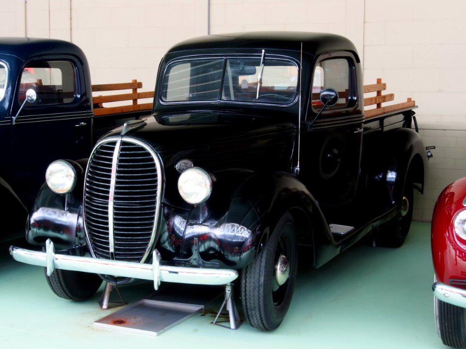 1939_Ford_83_Pickup_pic2
