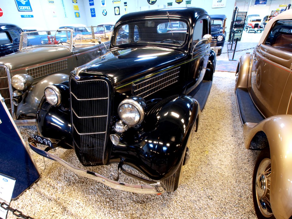 1935_Ford_770_pic4