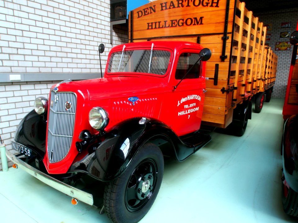 1935_Ford_920-50_Truck_pic3