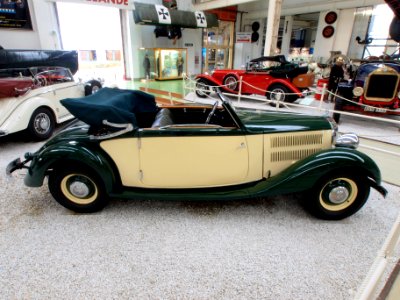 1939_Mercedes_Benz_230_Cabriolet_A_pic1