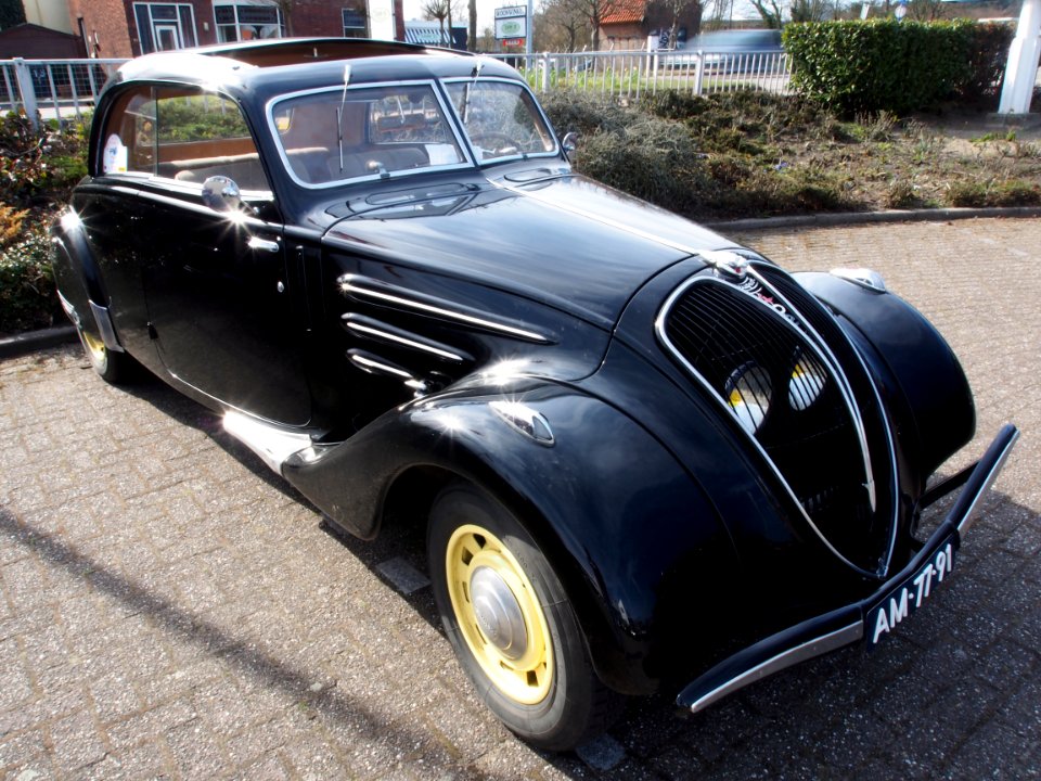 1939_Peugeot_402_B_E,_pict3