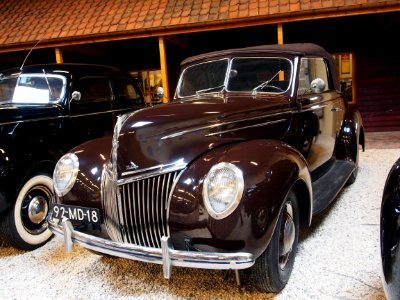 1939_Ford_76_Cabriolet_pic1