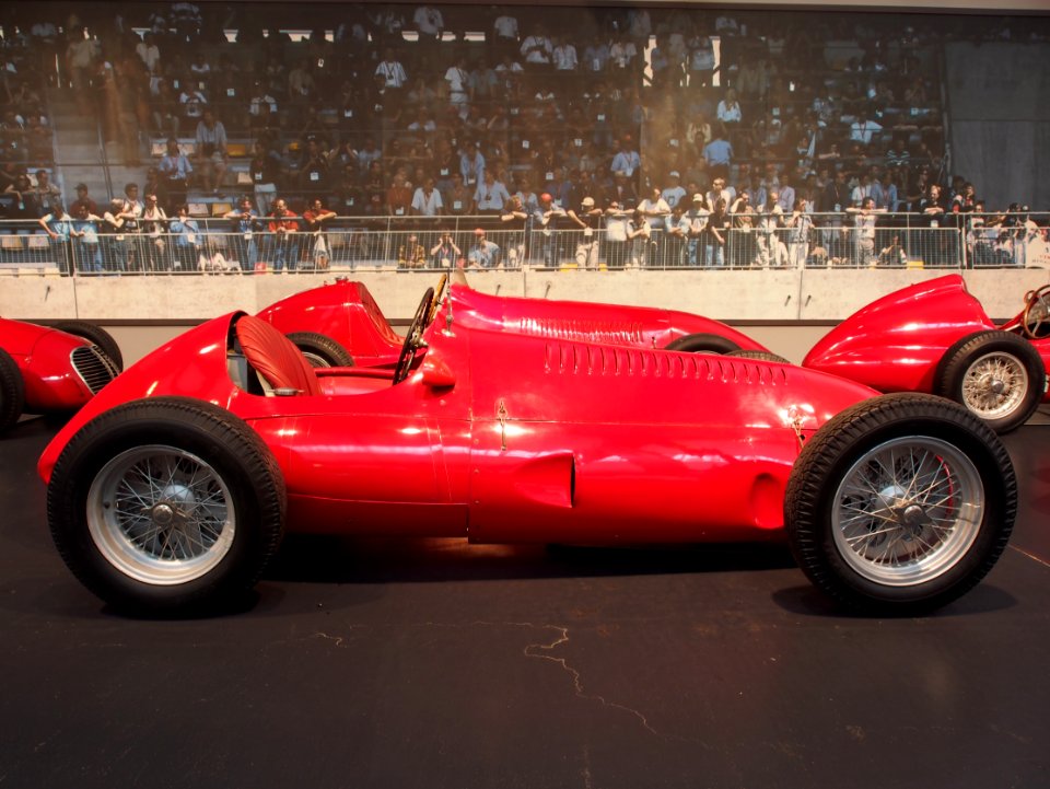 1939_Maserati_GP_4CL,_4_cylinder,_1492cm3,_220hp,_230kmh,_photo_3