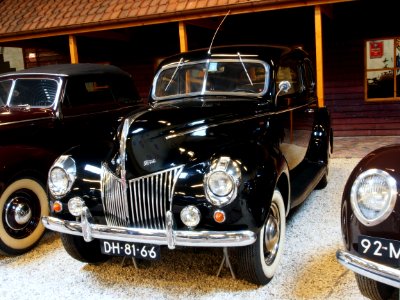 1939_Ford_70_L_Tudor_Sedan_pic3