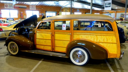 1939_Chevrolet_woodie_station_wagon_-_Automobile_Driving_Museum_-_El_Segundo,_CA_-_DSC01666