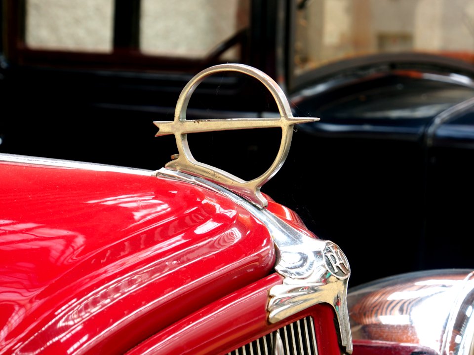 1935-1936_REO_Flying_Cloud_Six_hood_ornament,_6_cylinders,_4200_cm3,_90_cv,_pic2