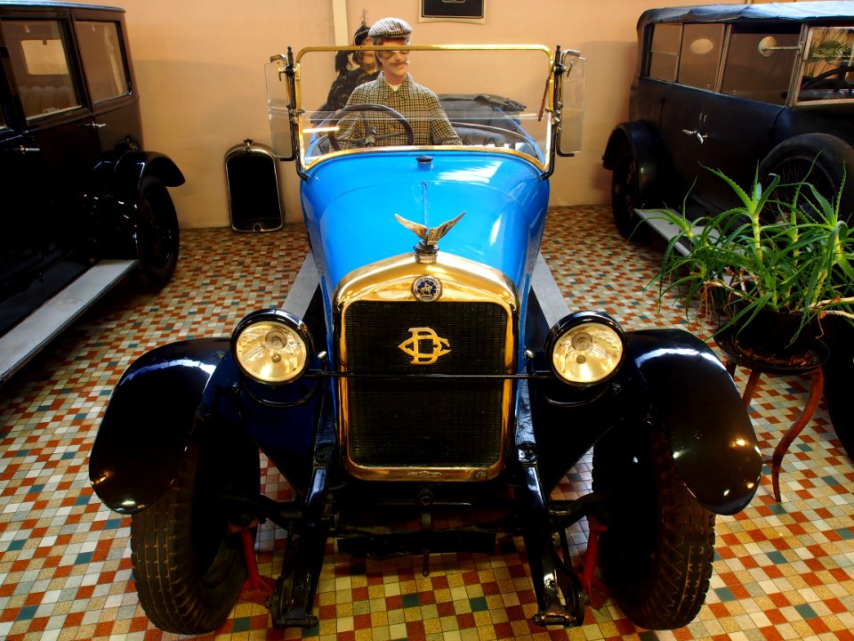 1926_Delaugere_et_Clayette_V,_4_cyl_10CV_at_the_Musée_Automobile_de_Vendée_pic-2