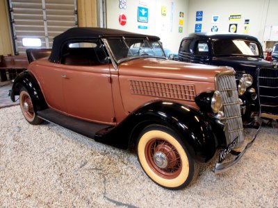 1935_Ford_710_Roadster_pic17