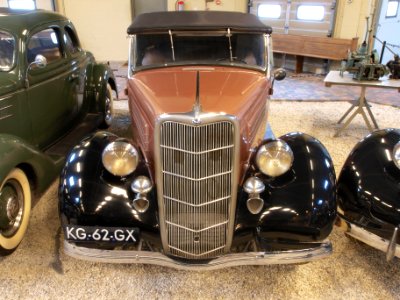 1935_Ford_710_Roadster_pic12
