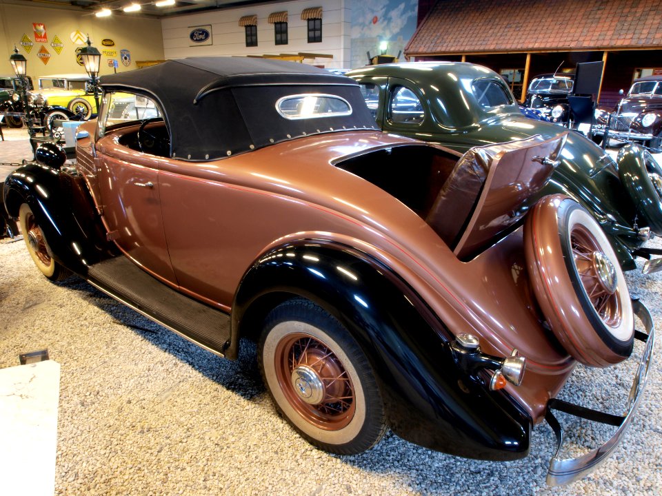 1935_Ford_710_Roadster_pic4