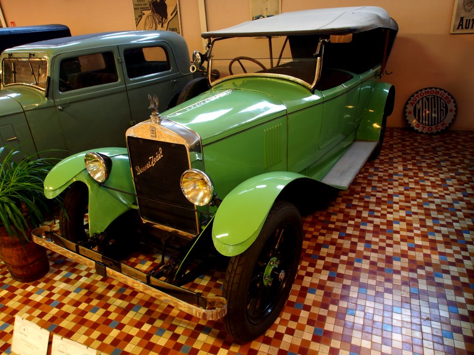 1925_Donnet_Zedel_C16,_4_cyl,_11CV_Tourer_at_the_Musée_Automobile_de_Vendée_pic-4