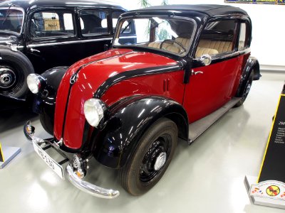 1935_Mercedes_130_(W23),_26hp,_1300cc,80kmh_pic1