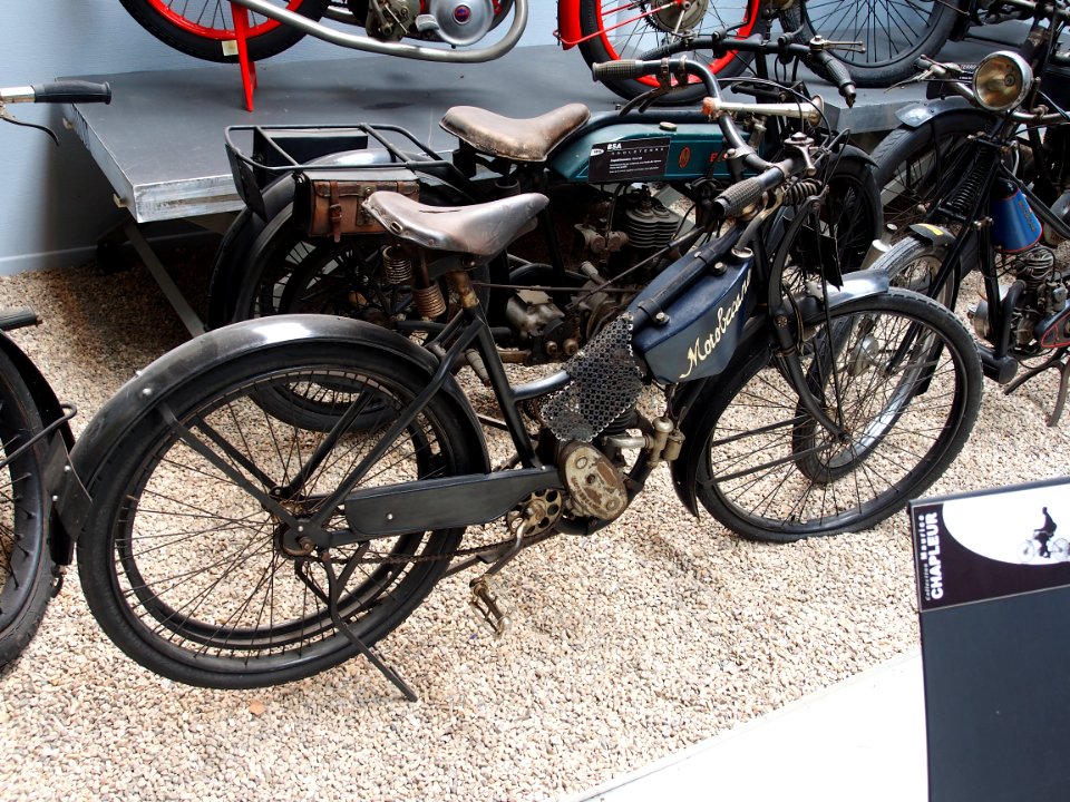1925_Motobecane_MB1,_Musée_de_la_Moto_et_du_Vélo,_Amneville,_France,_pic-002