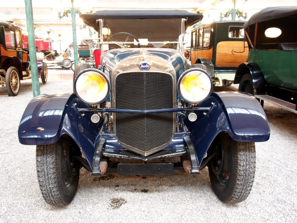 1924_Audi_Torpedo_E21-78,_4_cylinder,_55hp,_5663cm3,_95kmh,_photo_2