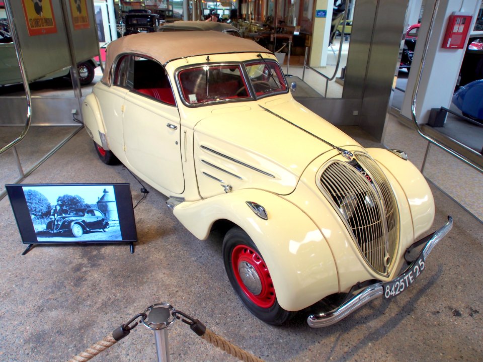 1938_Peugeot_402_B_Coach_Décapotable_photo_2