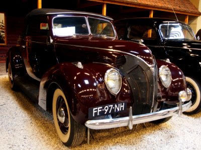 1938_Ford_740_Club_Cabriolet_pic1