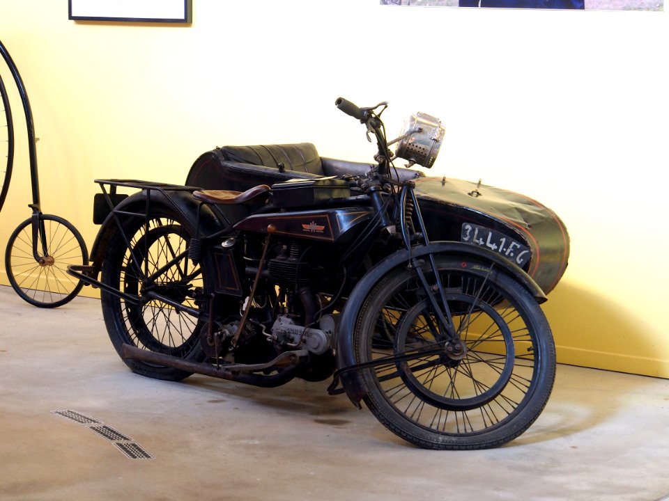 1922_Gnome_Rhone_D_5cv,_Musée_de_la_Moto_et_du_Vélo,_Amneville,_France,_pic-003