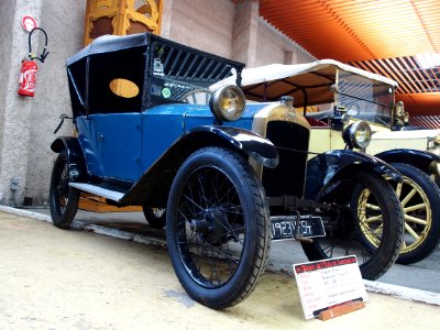 1922-1924_Peugeot_Quadrilette_Type_172,_4_cyl_en_ligne_667cm3_10cv_boire_3_vitesses_pic1