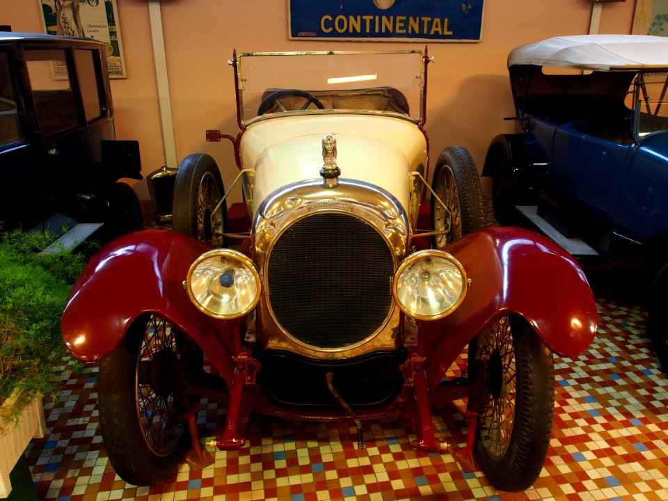 1923_Chenard_&_Walker_type_U,_1912_Chenard_&_Walker_type_U,_15cv,_4_cylinder,_dual_ignition,_Torpedo_carosserie,_6_seat,_at_the_Musée_Automobile_de_Vendée_pic-1