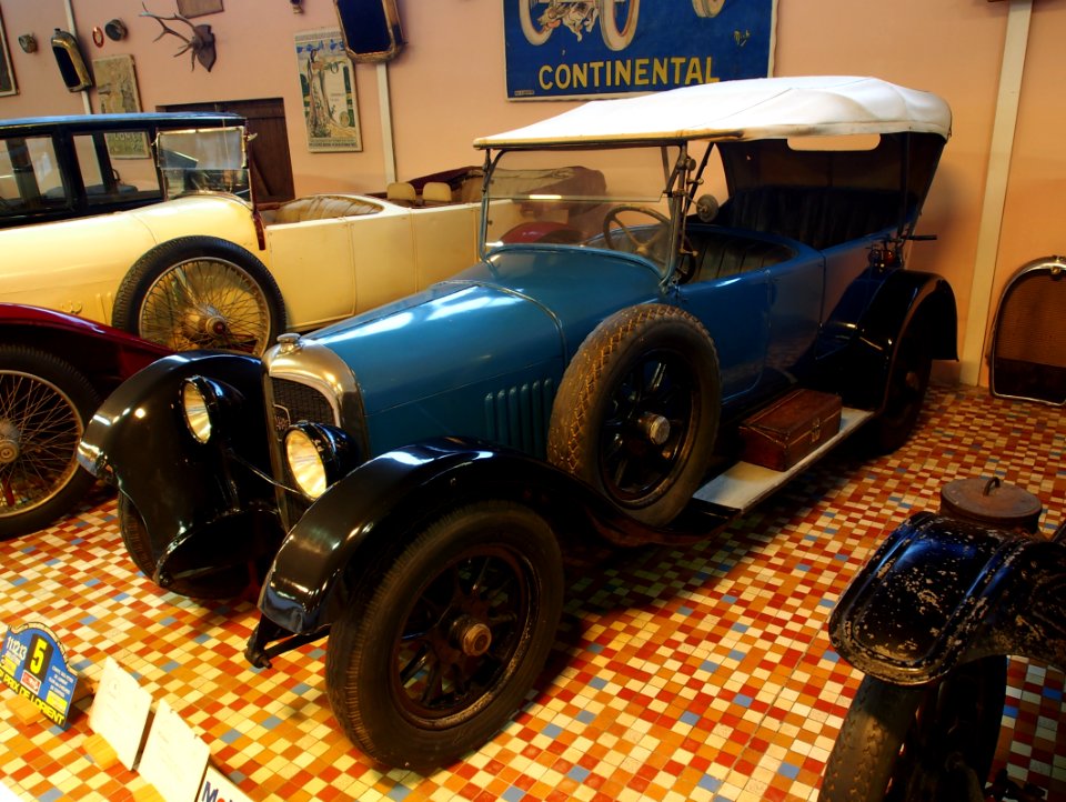 1922_Delahaye_87,_10CV,_4cyl,_4_seater_tourer,_at_the_Musée_Automobile_de_Vendée_pic-3