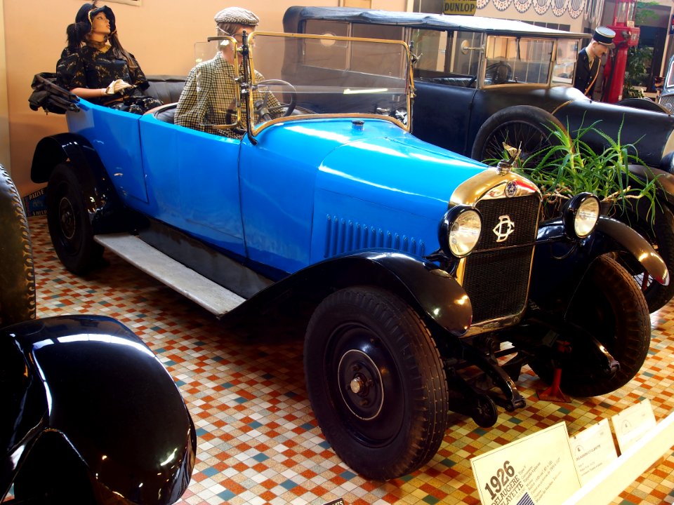 1926_Delaugere_et_Clayette_V,_4_cyl_10CV_at_the_Musée_Automobile_de_Vendée_pic-1