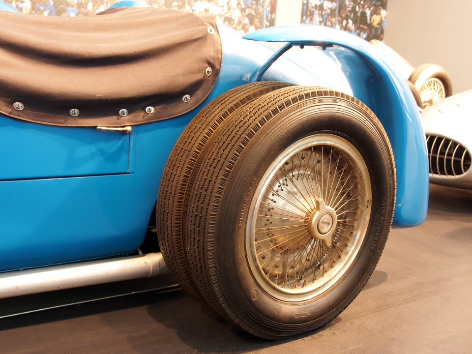 1938_Bugatti_GP_Type_59-50B,_8_cylinders,_4741cm3,_400hp,_300kmh,_photo_6