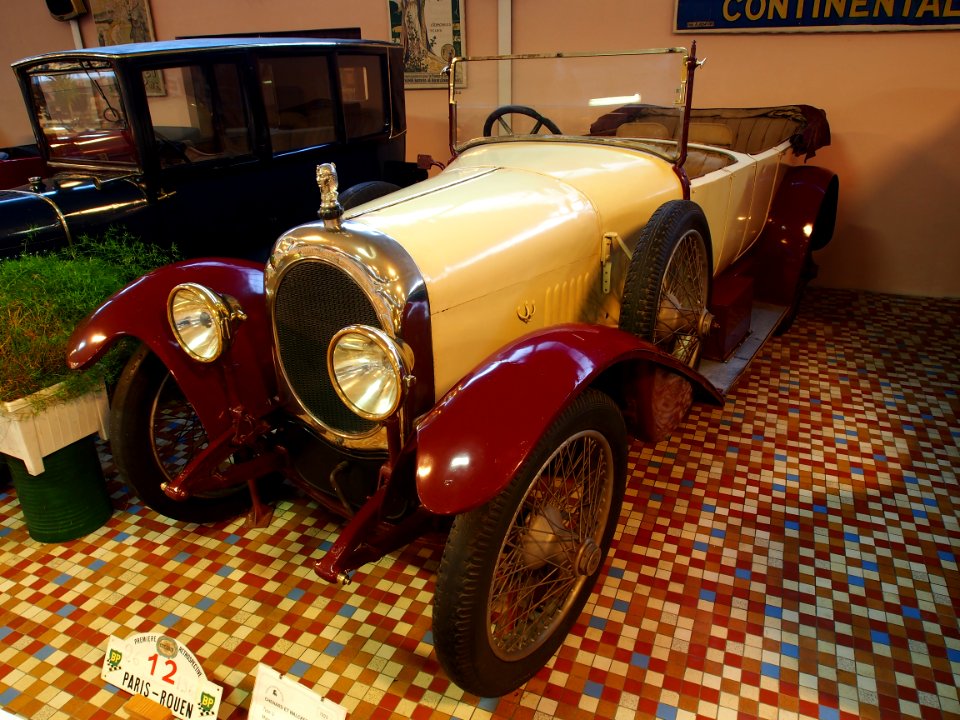 1923_Chenard_&_Walker_type_U,_1912_Chenard_&_Walker_type_U,_15cv,_4_cylinder,_dual_ignition,_Torpedo_carosserie,_6_seat,_at_the_Musée_Automobile_de_Vendée_pic-2