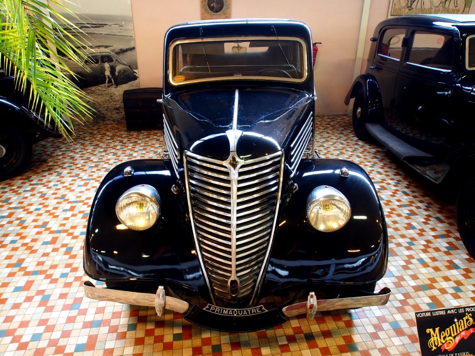 1937_Renault_ACL2_PrimaQuatre_(Prima_4)_at_the_Musée_Automobile_de_Vendée_pic-1