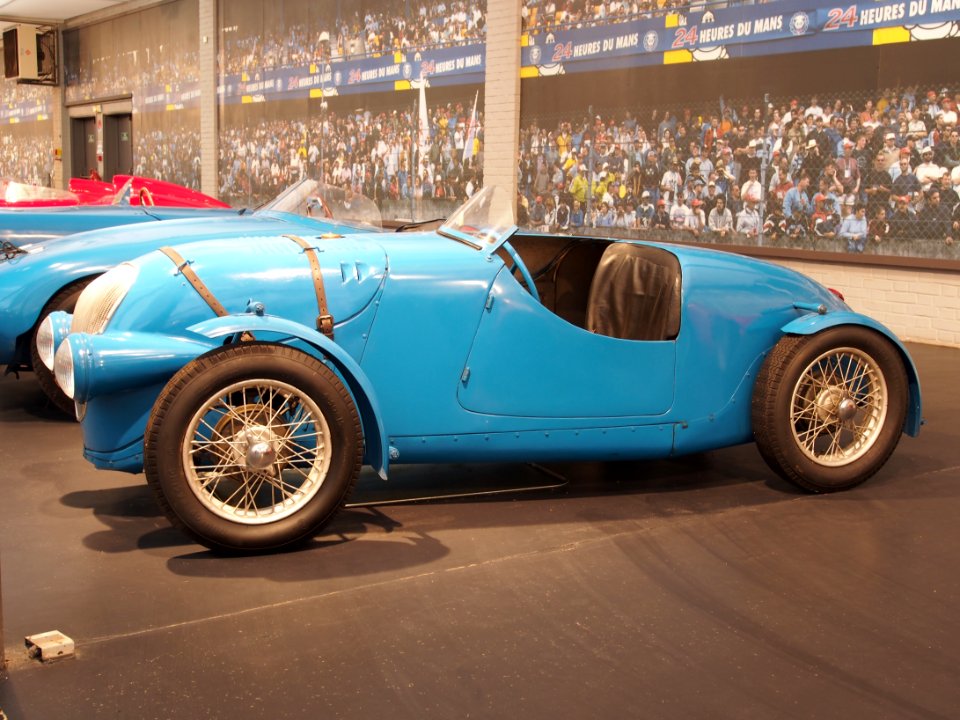 1937_Simca-Gordini,_4_cylinders,_570cm3,_23hp,_125kmh,_photo_4
