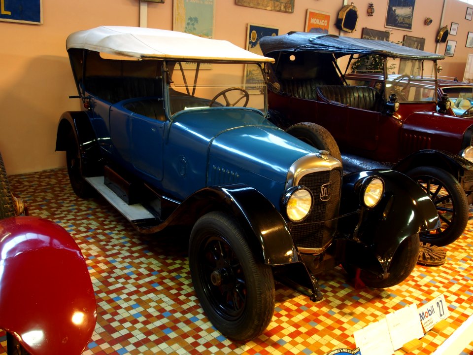 1922_Delahaye_87,_10CV,_4cyl,_4_seater_tourer,_at_the_Musée_Automobile_de_Vendée_pic-1