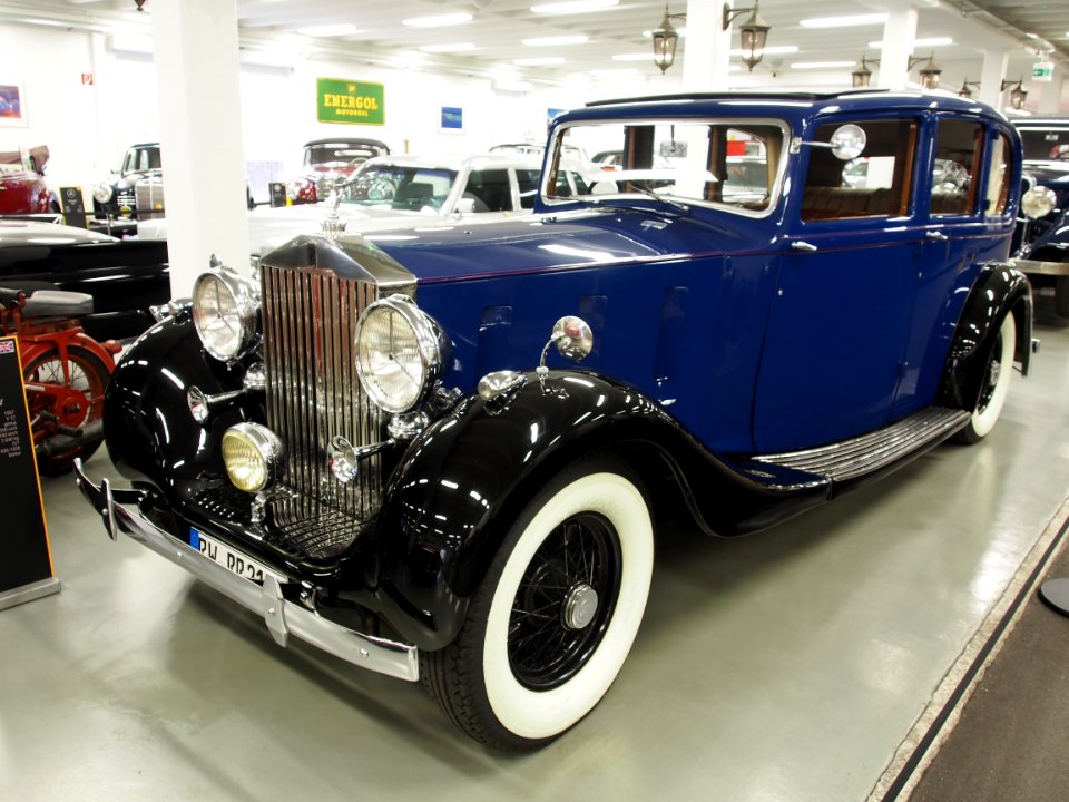 1937_Rolls_Royce_Phantom_III,_7340cc,_160kmh