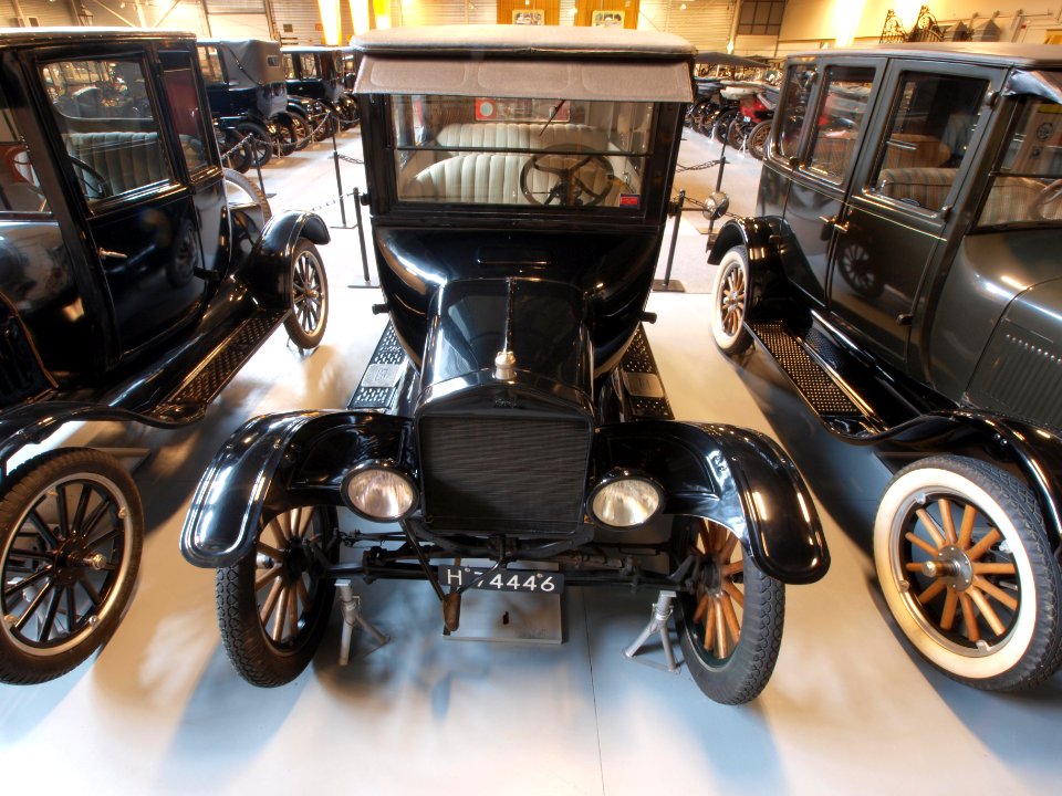 1923_Ford_T_Fordor_Sedan_pic4