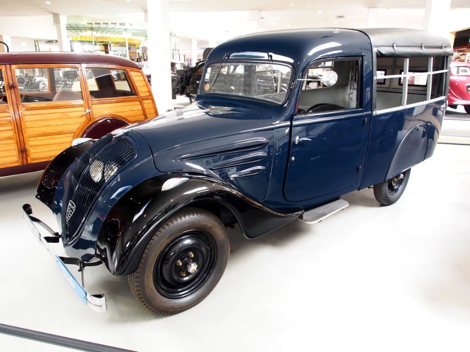 1937-1938_Peugeot_SK3_Boulangère_photo_3