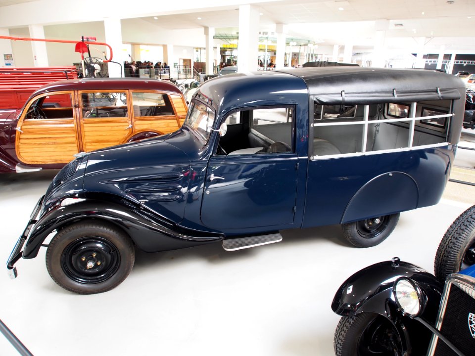 1937-1938_Peugeot_SK3_Boulangère_photo_2