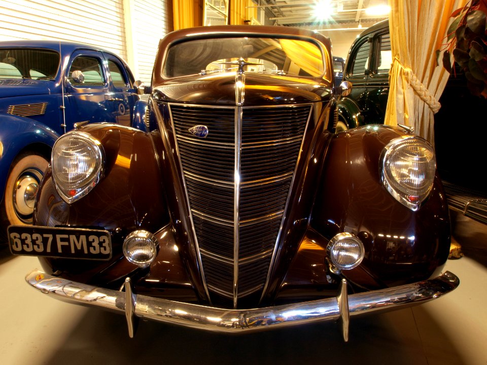 1937_Lincoln_720_Zephyr_Coupé_pic2