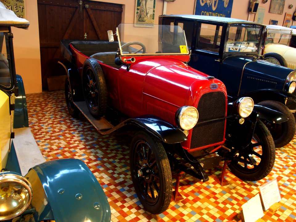1921_Fiat_501_Torpedo_10CV,_1450cc,_4cyl,_at_the_Musée_Automobile_de_Vendée_pic-5