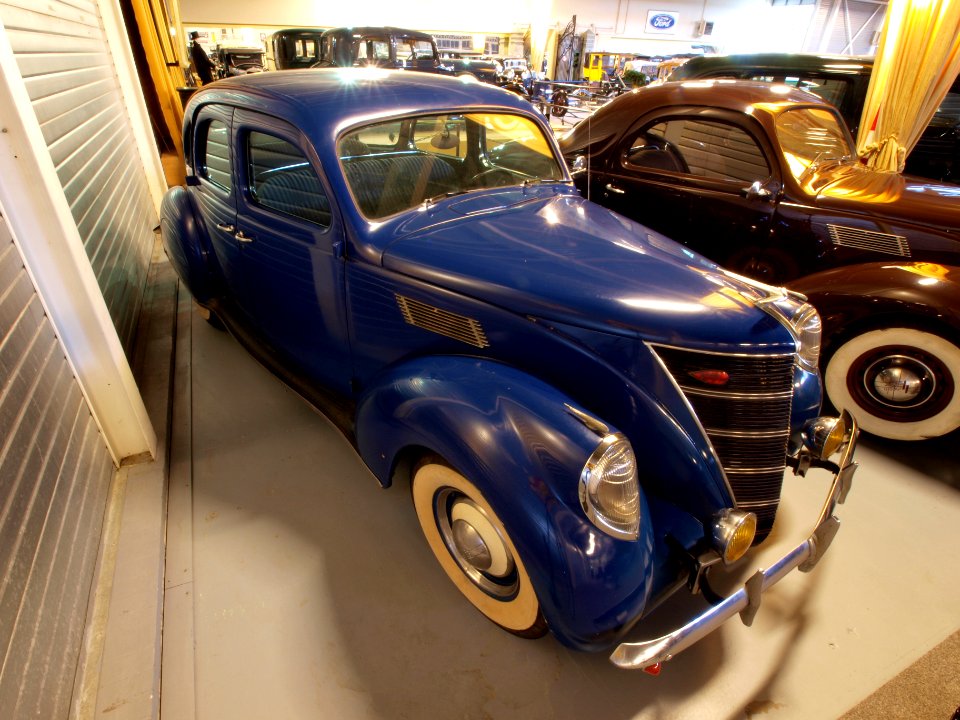 1937_Lincoln_730_Zephyr_Fordor_pic10