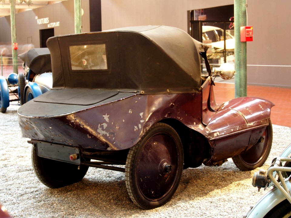 1923_SCOTT_Tricar,_2_cylinder,_12hp,_573cm3,_80kmh,_photo_1